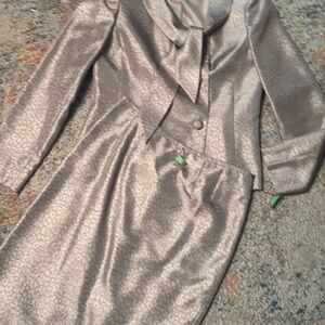 Le Suit Elegant Champagne Metallic Dress Suit 4